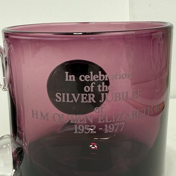 Vtg Wedgwood HM Queen Elizabeth II & HRH Prince Philip Silver Jubilee Glass Mug - Picture 7 of 16